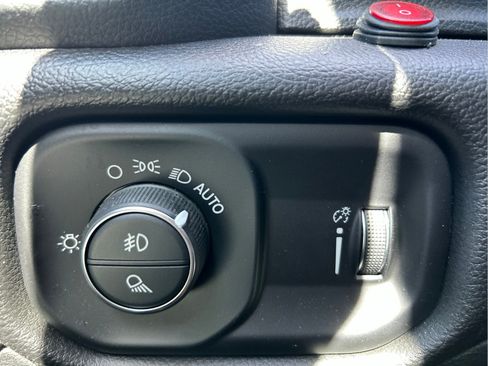 Used 2023 RAM 1500 Big Horn AWD/4WD image 25