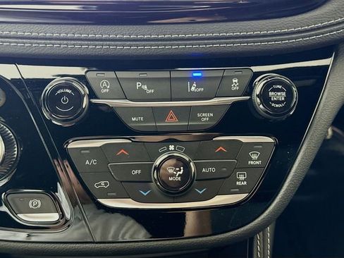 New 2026 Chrysler Pacifica Limited image 16