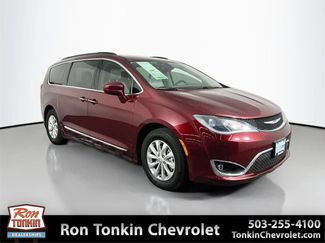 Used 2017 Chrysler Pacifica Touring-L FWD 360° Tour