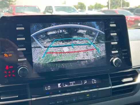 Used 2023 Toyota Sienna LE w/ LE Plus Package FWD image 34