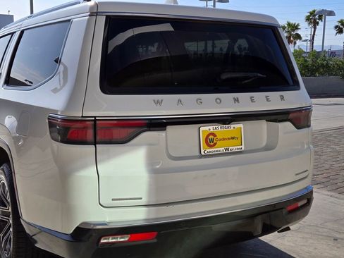 Used 2023 Jeep Wagoneer L Series II AWD/4WD image 4