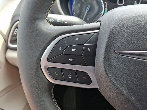 Certified 2023 Chrysler Pacifica Touring-L FWD image 26