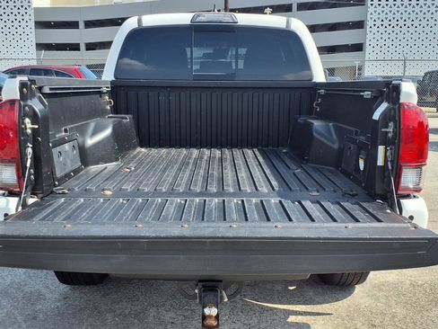 Used 2018 Toyota Tacoma TRD Sport w/ Technology Package RWD image 19