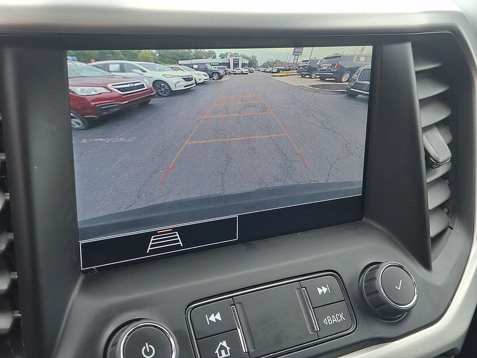 Used 2023 GMC Acadia SLE w/ Driver Convenience Package AWD/4WD image 18