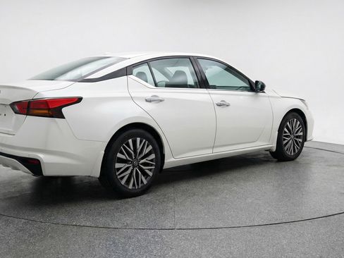 Used 2025 Nissan Altima 2.5 SV FWD image 9