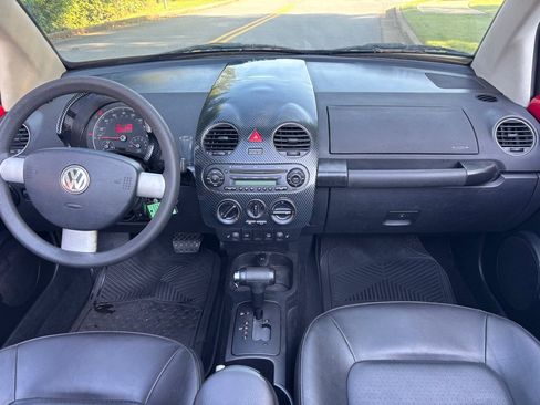 Used 2007 Volkswagen Beetle Convertible w/ Package 1 FWD image 4