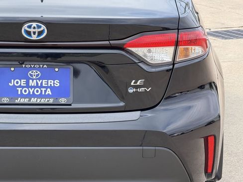 Used 2025 Toyota Corolla LE FWD image 9