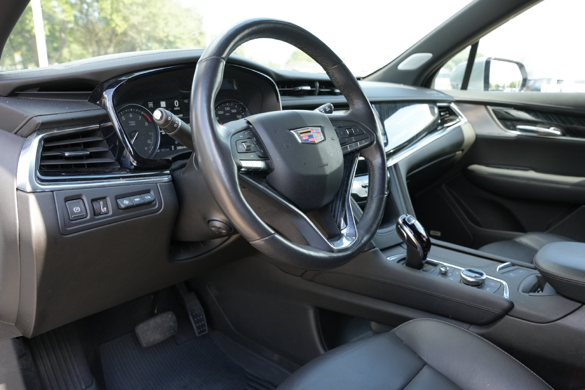 Used 2024 Cadillac XT6 Premium Luxury w/ Technology Package AWD/4WD image 17