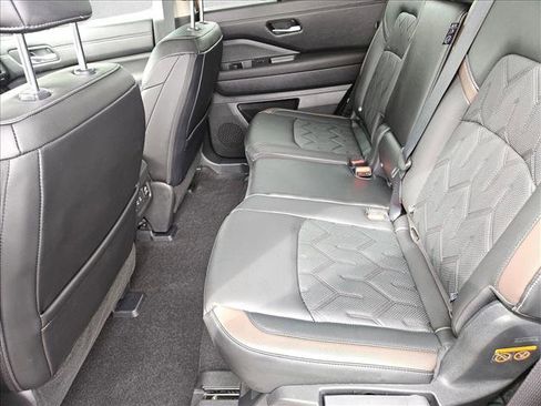 New 2026 Nissan Pathfinder Platinum image 12