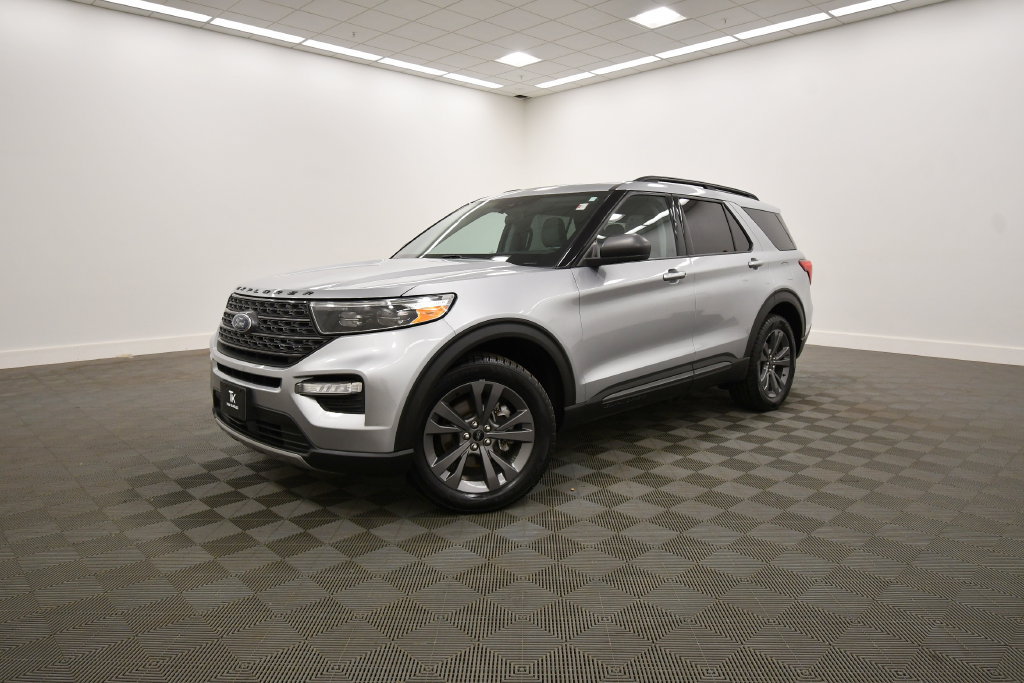 Used 2021 Ford Explorer XLT w/ Equipment Group 202A AWD/4WD image 2
