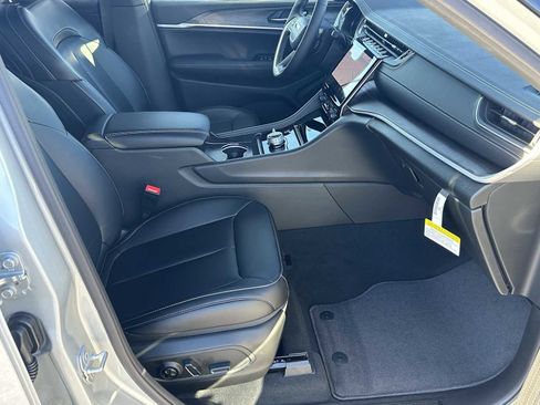 New 2025 Jeep Grand Cherokee Limited image 13