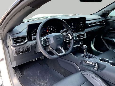 Used 2025 Ford Mustang GT Premium w/ GT Performance Package RWD image 18