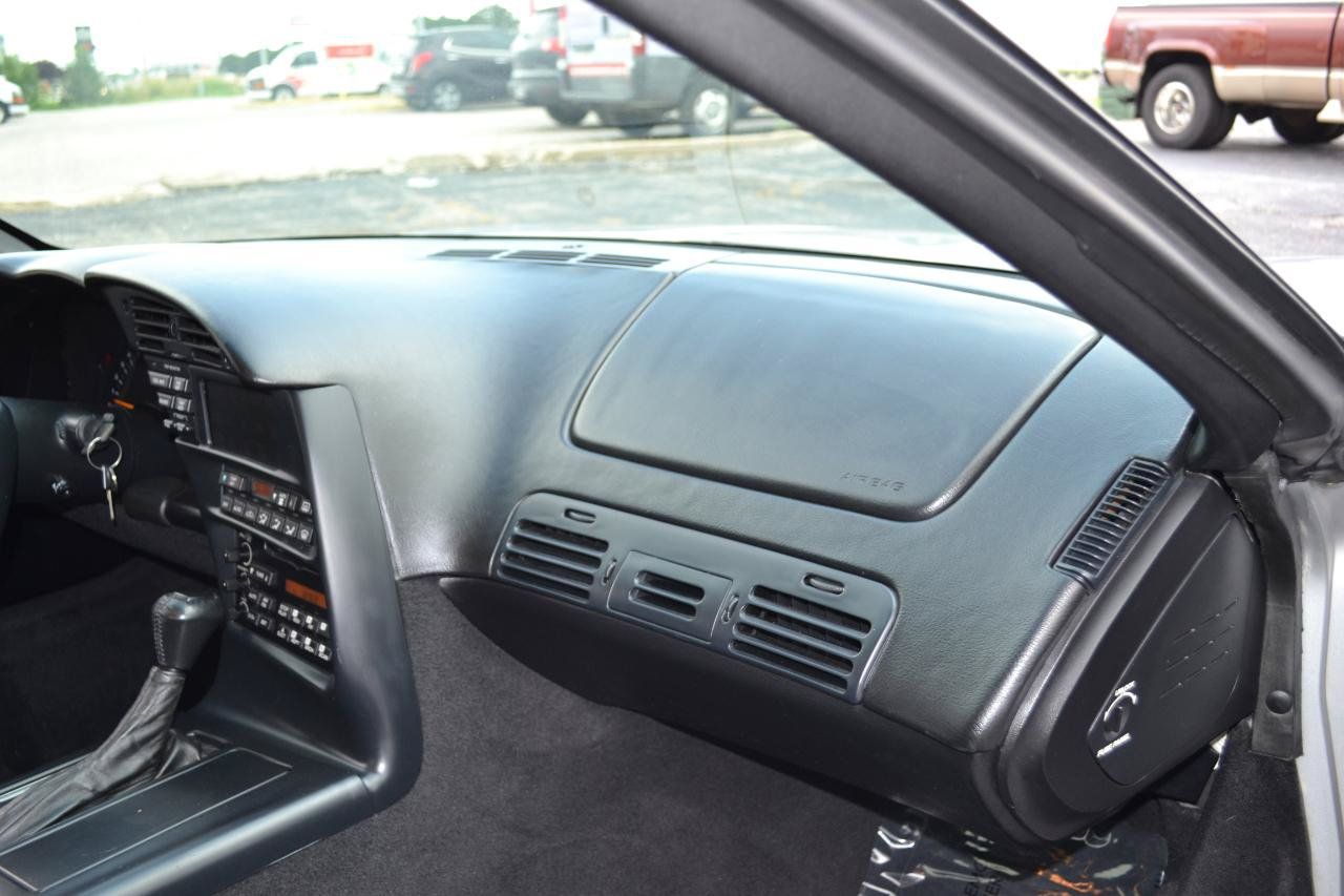 Used 1996 Chevrolet Corvette Coupe RWD image 30