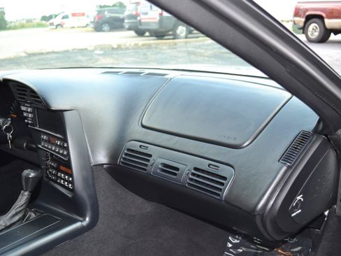 Used 1996 Chevrolet Corvette Coupe RWD image 30