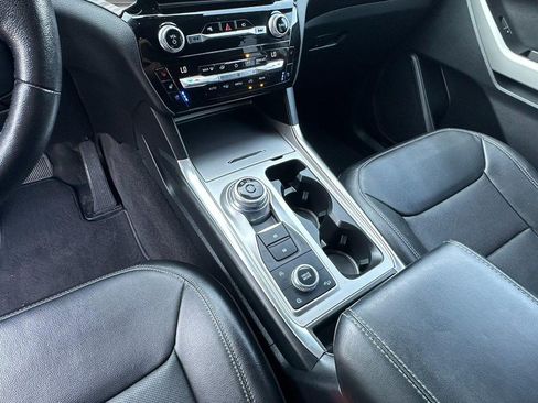 Used 2021 Ford Explorer Limited w/ Equipment Group 301A AWD/4WD image 9