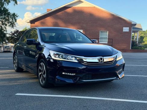 Used 2017 Honda Accord EX-L image 8