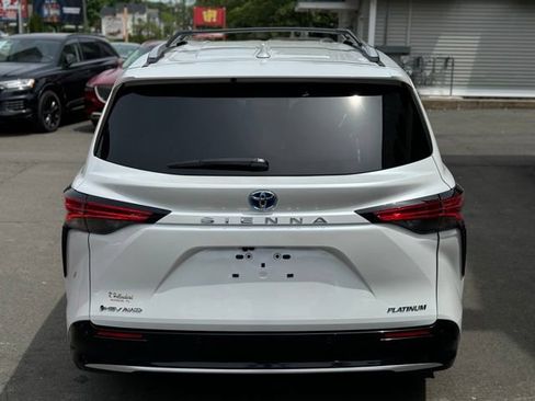Used 2025 Toyota Sienna Platinum AWD/4WD image 6