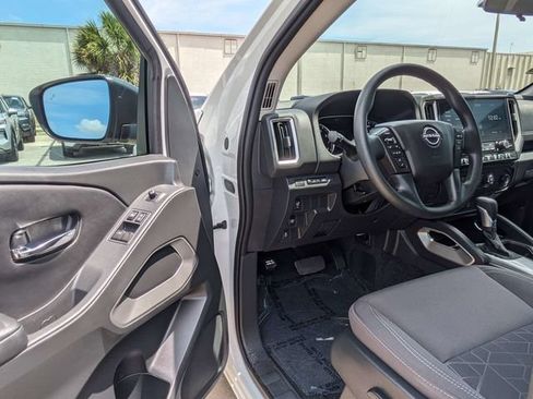 Used 2025 Nissan Frontier SV RWD image 15