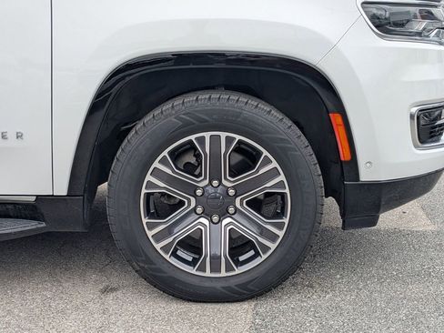 Used 2024 Jeep Wagoneer Series II w/ Flexible Seating Group image 11