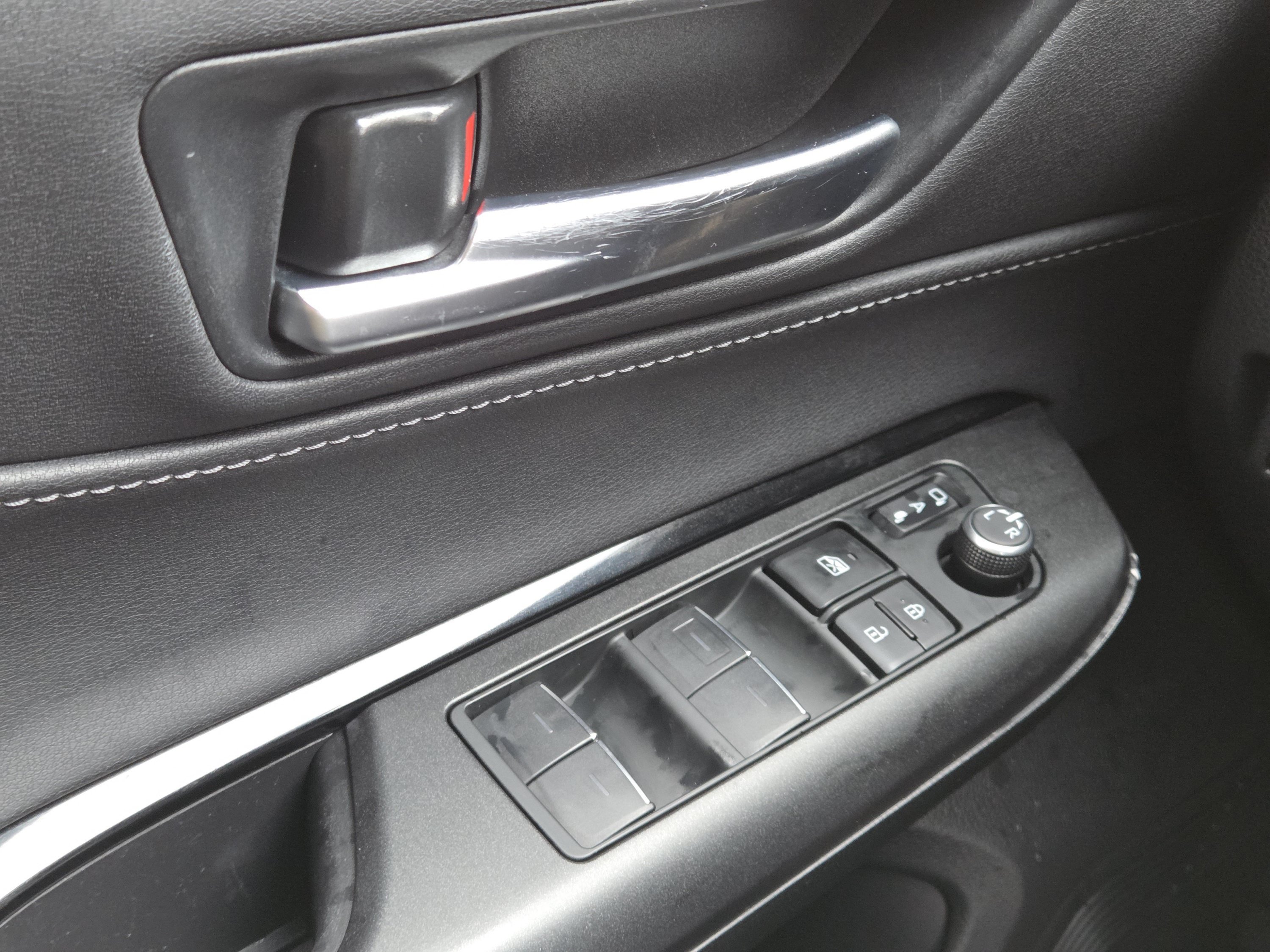 Used 2024 Toyota Venza LE AWD/4WD image 28