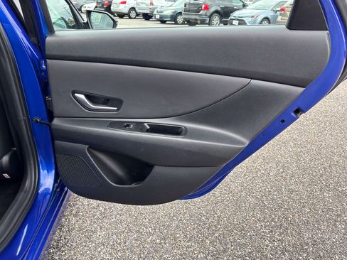 Used 2025 Hyundai Elantra Limited image 42