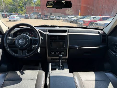 Used 2012 Jeep Liberty Sport AWD/4WD image 10