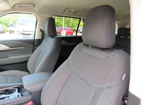 Used 2025 Ford Explorer Active AWD/4WD image 31