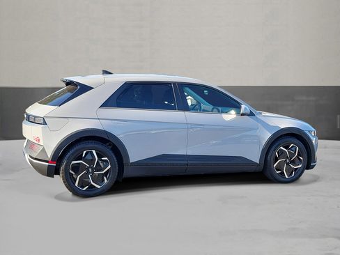 Used 2024 Hyundai Ioniq 5 SE RWD image 2