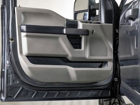 Used 2020 Ford F250 XLT image 31