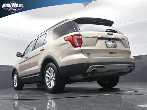 Used 2017 Ford Explorer XLT FWD image 21