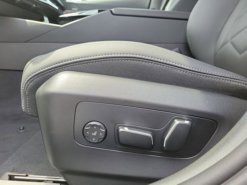 New 2026 BMW i5 eDrive40 w/ Convenience Package RWD image 23