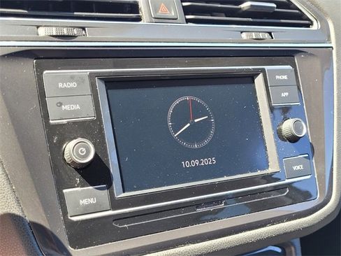 Used 2021 Volkswagen Tiguan S image 14