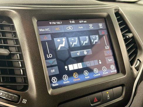 Used 2022 Jeep Cherokee Trailhawk w/ Trailer Tow Group AWD/4WD image 15