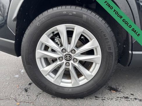 Used 2025 Toyota Corolla Cross LE image 9