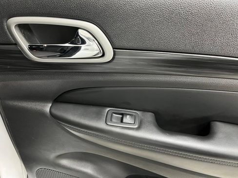 Used 2020 Jeep Grand Cherokee Laredo AWD/4WD image 51