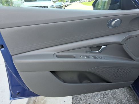 Used 2021 Hyundai Elantra SE FWD image 22