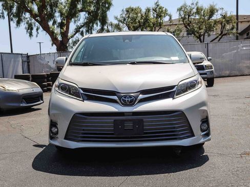 Certified 2020 Toyota Sienna Limited w/ Preferred Accessory Package FWD image 2