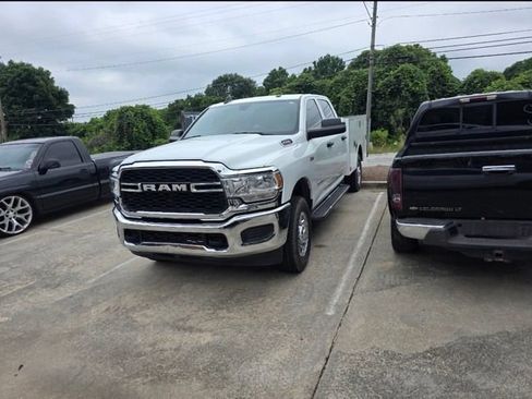 Used 2022 RAM 2500 Tradesman w/ Chrome Appearance Group AWD/4WD image 2