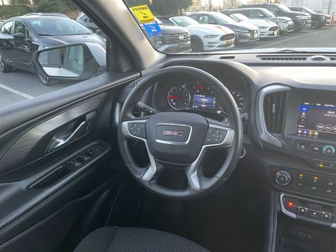 Used 2024 GMC Terrain SLE image 33