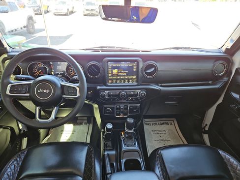 Used 2023 Jeep Gladiator Overland AWD/4WD image 6