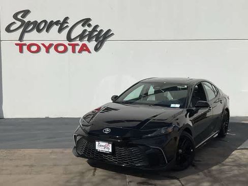 Used 2026 Toyota Camry SE w/ Convenience Package image 1