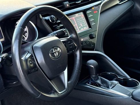 Used 2018 Toyota Camry SE image 17