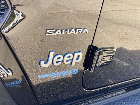 Used 2022 Jeep Wrangler Unlimited Sahara w/ Cold Weather Group image 25