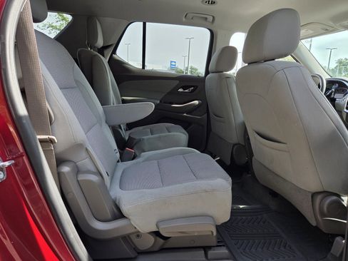 Used 2018 Chevrolet Traverse LT FWD image 19