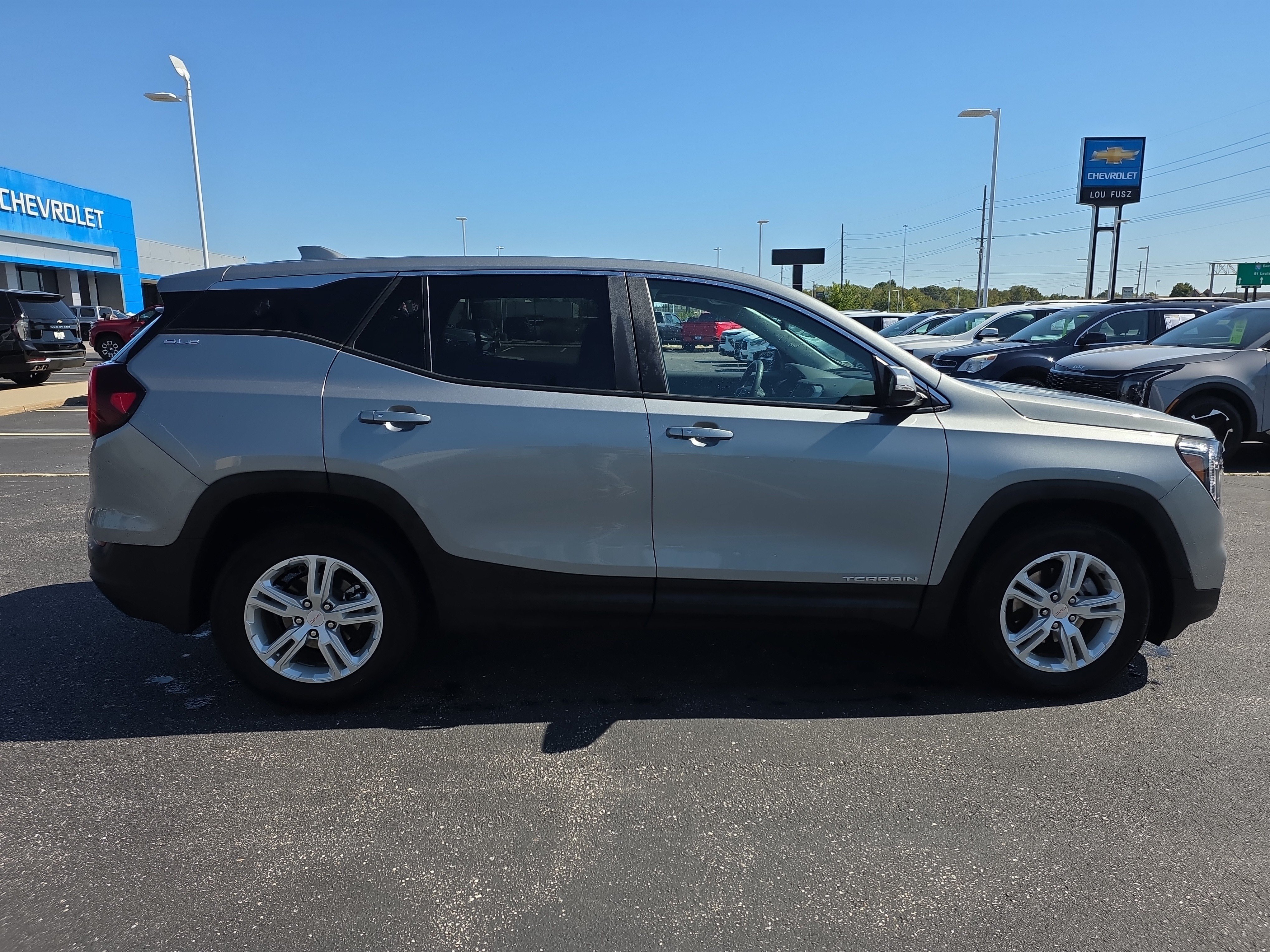 Used 2023 GMC Terrain SLE FWD image 3