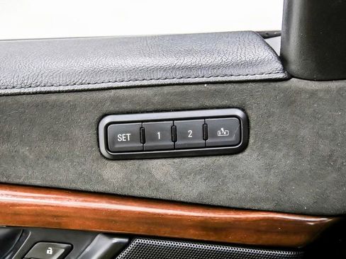 Used 2018 Cadillac Escalade ESV Premium Luxury image 27