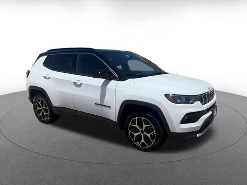 Used 2025 Jeep Compass Limited AWD/4WD image 2