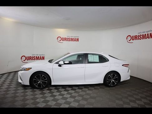 Used 2020 Toyota Camry SE FWD image 8