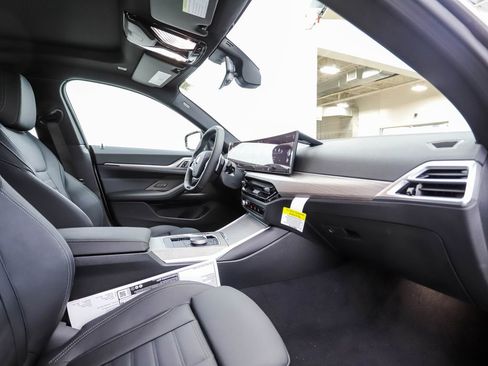 Used 2025 BMW 430i xDrive w/ Premium Package image 27