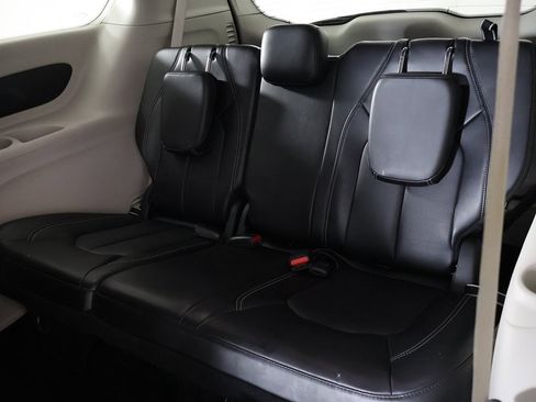 Used 2024 Chrysler Pacifica Touring-L image 33